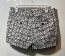 Load image into Gallery viewer, New York & Company 7th Avenue Womens White Black Floral Chino Shorts Size 4