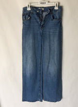 Load image into Gallery viewer, H&M Womens Blue Medium Wash Pockets Denim Straight Leg Jeans Pants Size 6