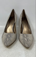 Load image into Gallery viewer, BCBG Womens White Gray Snakeskin Print Pointed Toe Stiletto Pump Heels Size 7.5B
