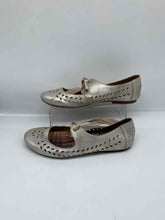 Load image into Gallery viewer, Born Womens Silver Flat Shoes Size 8