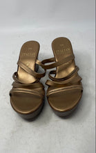 Load image into Gallery viewer, Italian Shoemakers Womens Gold-Tone Open Toe Wedge Heel Strappy Sandals Size 9M
