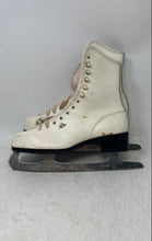 Load image into Gallery viewer, Unbranded Womens White Lace-Up Winter Sports Ice Blade Figure Skates Size 5