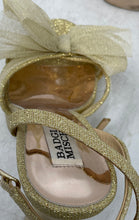 Load image into Gallery viewer, Badgley Mischka Womens Sophie Gold-Tone Bow Block Heel Platform Sandals Size 6.5