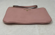 Load image into Gallery viewer, Michael Kors Womens Light Pink Pebbled Leather Zip Jet Set Charm Wristlet Wallet