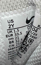 Load image into Gallery viewer, Nike Boys Court Borough Low Recraft DV5457-104 White Black Sneakers Shoes Sz 2Y