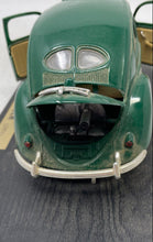 Load image into Gallery viewer, VTG Maisto Special Edition 1951 Volkswagen Export Sedan Beetle 1:18 Diecast Car