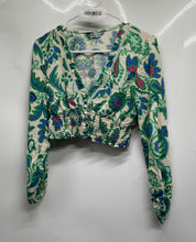Load image into Gallery viewer, Zara Womens Green Printed Long Sleeve V-Neck Cropped Blouse Top Size XS
