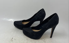 Load image into Gallery viewer, Jessica Simpson Womens Black Snake Print Pointed Toe Slip-On Pump Heels Size 7M