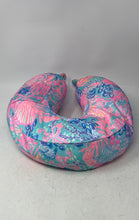 Load image into Gallery viewer, Lilly Pulitzer Multicolor Splendor In the Sand Lightweight Travel Neck Pillow