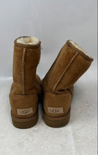 Load image into Gallery viewer, UGG Womens Classic Short II Brown Suede Pull-On Ankle Winter Boots Size 9