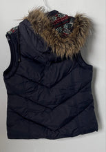 Load image into Gallery viewer, Forever 21 Womens Blue Multicolor Sleeveless Puffer Vest Size Medium