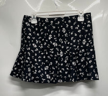 Load image into Gallery viewer, Zara Womens Black White Floral Print Back-Zip Ruffle Mini Skort Size Large