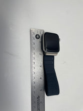 Load image into Gallery viewer, Apple Watch Serie SE 44mm Power On / Locked For Parts (NCL)