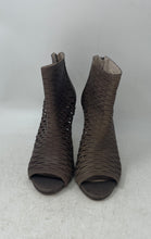 Load image into Gallery viewer, Vince Camuto Womens Krandi Brown Leather Stiletto Heel Ankle Bootie Size 7M