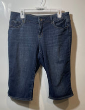 Load image into Gallery viewer, DKNY Jeans Womens Blue Stretch Pockets Denim Capri Jeans Pants Size 12