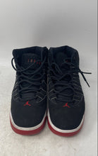 Load image into Gallery viewer, Nike Boys Jordan Max Aura AQ9214-023 Black Red Leather Basketball Shoes Sz 5.5Y