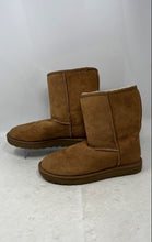Load image into Gallery viewer, UGG Womens Classic Short II Brown Suede Pull-On Ankle Winter Boots Size 9