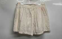 Load image into Gallery viewer, Forever 21 Womens Ivory Elastic Waist Pull-On Bermuda Shorts Size Medium