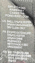 Load image into Gallery viewer, Forever 21 Womens Black Flat Front Slash Pockets Chino Shorts Size Large