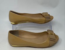 Load image into Gallery viewer, Authentic Tory Burch Womens Trudy Beige Leather Peep Toe Ballet Flats Sz 7C Worn