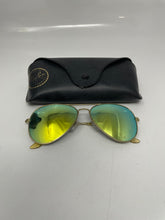 Load image into Gallery viewer, Ray-Ban Aviator Men's Gold Tone Mod. 3025 With Case