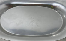 Load image into Gallery viewer, Kensington Silver-Tone Aluminum Pineapple Embossed Oval Shape Serving Bread Tray