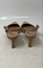 Load image into Gallery viewer, Naturalizer Womens Beige Leather Kitten Slingback Sandals Size 7.5M