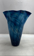 Load image into Gallery viewer, Blue Abstract Print Engraved Glass Home Decorative Scalloped Edge Flower Vase