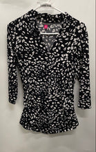 Load image into Gallery viewer, Vince Camuto Womens Black White Animal Print 3/4 Sleeve V-Neck Blouse Top Size M