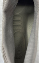 Load image into Gallery viewer, STQ Mens Beige Slip-On Low Top Round Toe Walking Shoes Size 10.5