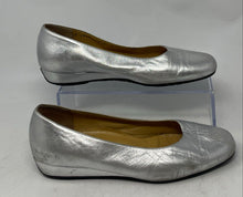 Load image into Gallery viewer, Authentic Bruno Magli Womens Silver Leather Round Toe Ballet Flats Size 7.5B