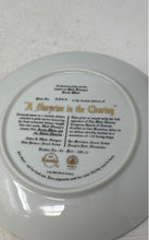 Load image into Gallery viewer, Knowles Walt Disney Snow White A Surprise In The Clearing Collector Plate