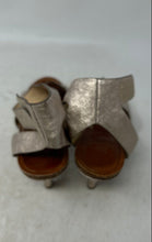 Load image into Gallery viewer, Vince Camuto Womens Odela Wooden Brown Gold Open Toe Ankle Strap Heels Size 10M