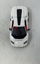 Load image into Gallery viewer, Bburago White 1/24 Scale Diecast Lamborghini Countach LPI 800-4 Model Car