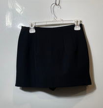 Load image into Gallery viewer, Express Womens Editor Black Stretch Twill Super High Waisted Mini Skort Size 6