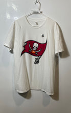 Load image into Gallery viewer, Fruit Of The Loom Mens White NFL Tampa Bay Buccaneers Pullover T-Shirt Size L