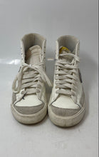 Load image into Gallery viewer, Nike Womens Blazer 77 Mid White Lace-Up Basketball Sneakers Shoes Size 6