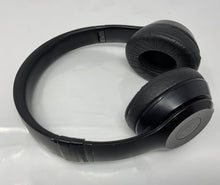 Load image into Gallery viewer, Beats By Dr. Dre Solo3 Black Wireless Over-The-Ear Headphones With Case NCL