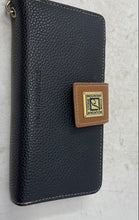 Load image into Gallery viewer, Stone Mountain Womens Black Brown Detachable Wristlet Strap Zip-Around Wallet