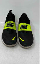Load image into Gallery viewer, Nike Kids Flex Runner 4 Black Green Slip-On Low Top Running Shoes Size 1Y