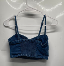 Load image into Gallery viewer, Forever 21 Womens Blue Sleeveless Pullover Cropped Blouse Top Size Medium