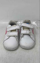 Load image into Gallery viewer, Nike Kids Court Royale White Round Toe Hook & Loop Sneaker Shoes Size 5C