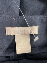 Load image into Gallery viewer, H&M Womens Black Flat Front Slash Pockets Chino Shorts Size 4