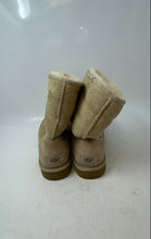 Load image into Gallery viewer, Ugg Womens Classic Short 5825 Brown Pull-On Ice Winter Snow Boots Size 10
