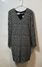 Load image into Gallery viewer, Karen Kane Womens Black And White Abstract V-Neck Long Sleeve Shift Dress Size L