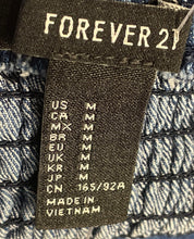 Load image into Gallery viewer, Forever 21 Womens Blue Sleeveless Pullover Cropped Blouse Top Size Medium