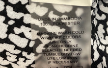 Load image into Gallery viewer, Vince Camuto Womens Black White Printed Cap Sleeve Notch Neck Blouse Top Size S