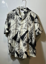 Load image into Gallery viewer, Zara Mens Black White Printed Short Sleeve Hawaiian Button-Up Shirt Size Medium
