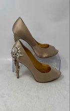 Load image into Gallery viewer, Badgley Mischka Womens Kiara Beige Embellished Stiletto Pump Heels Size 6