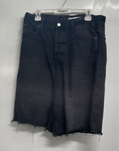 Load image into Gallery viewer, Zara Mens Black Dark Wash Stretch Pockets Jean Cut-Off Bermuda Shorts Size 34